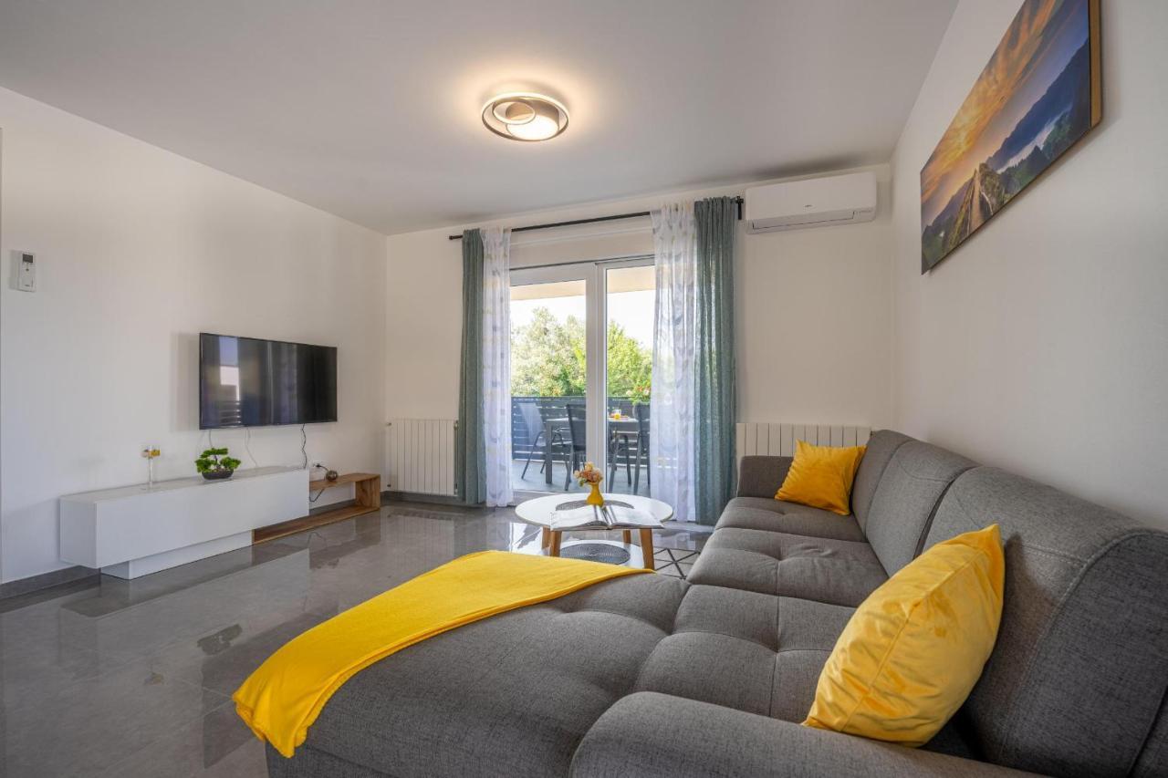 Domus Alba Apartments Pula Exterior photo