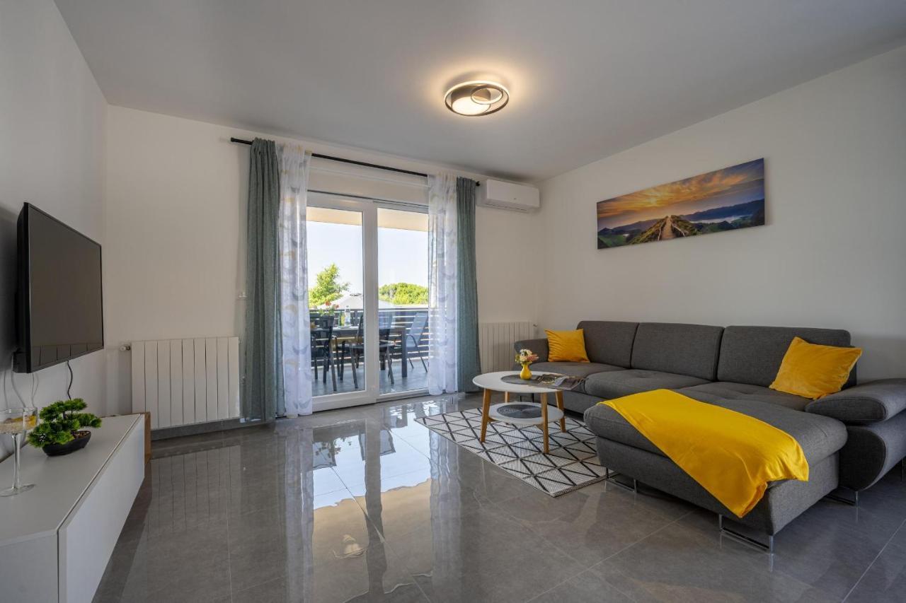 Domus Alba Apartments Pula Exterior photo