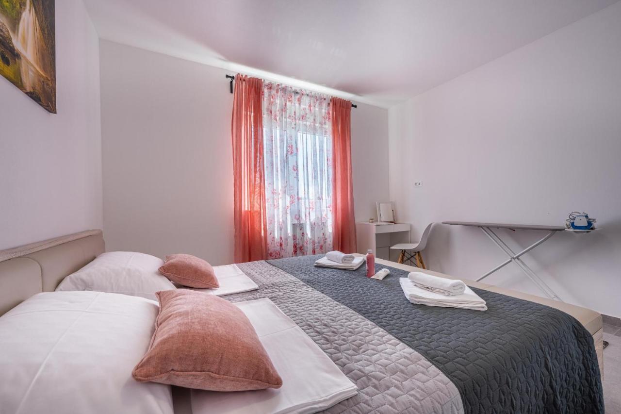 Domus Alba Apartments Pula Exterior photo
