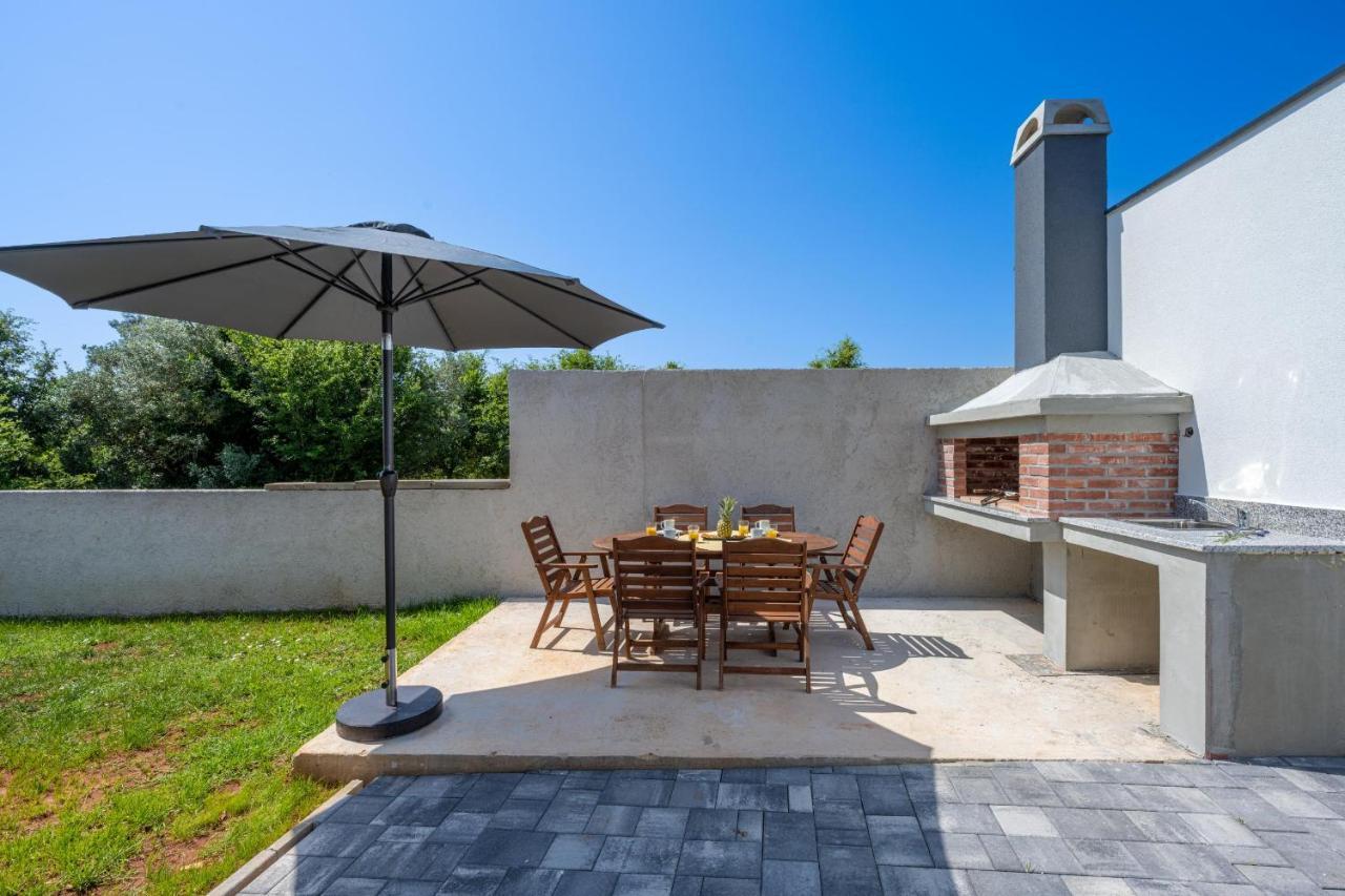 Domus Alba Apartments Pula Exterior photo