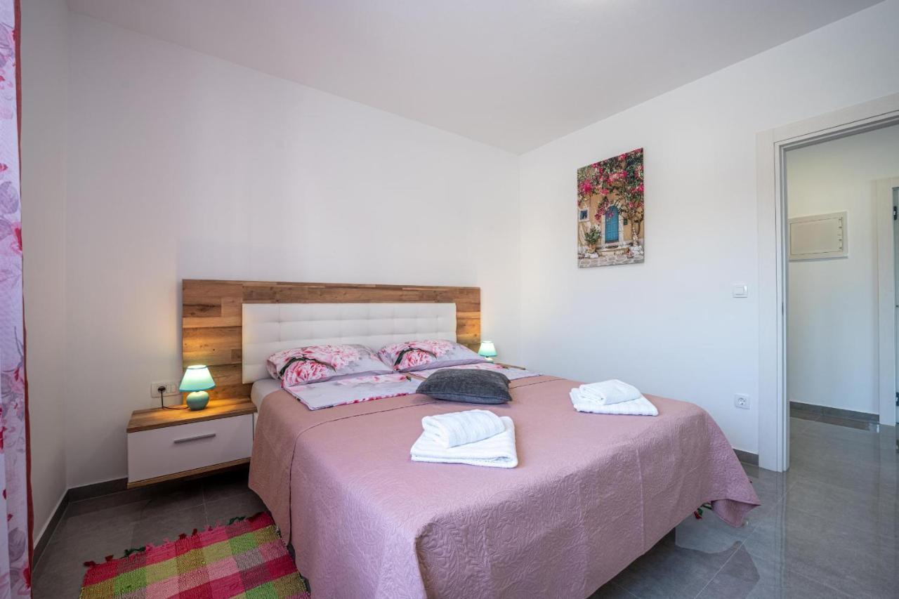 Domus Alba Apartments Pula Exterior photo